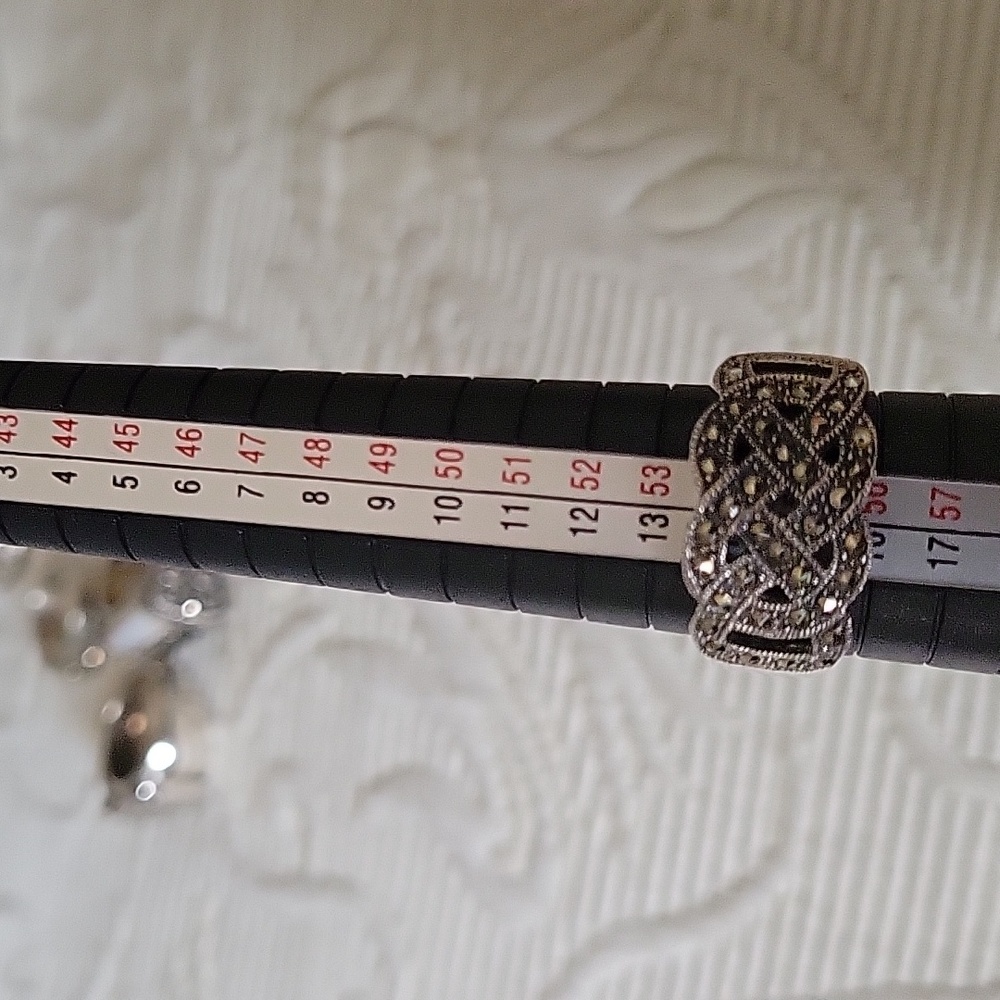 6- Rings with Designs  & Sizes - Picture 8 of 12